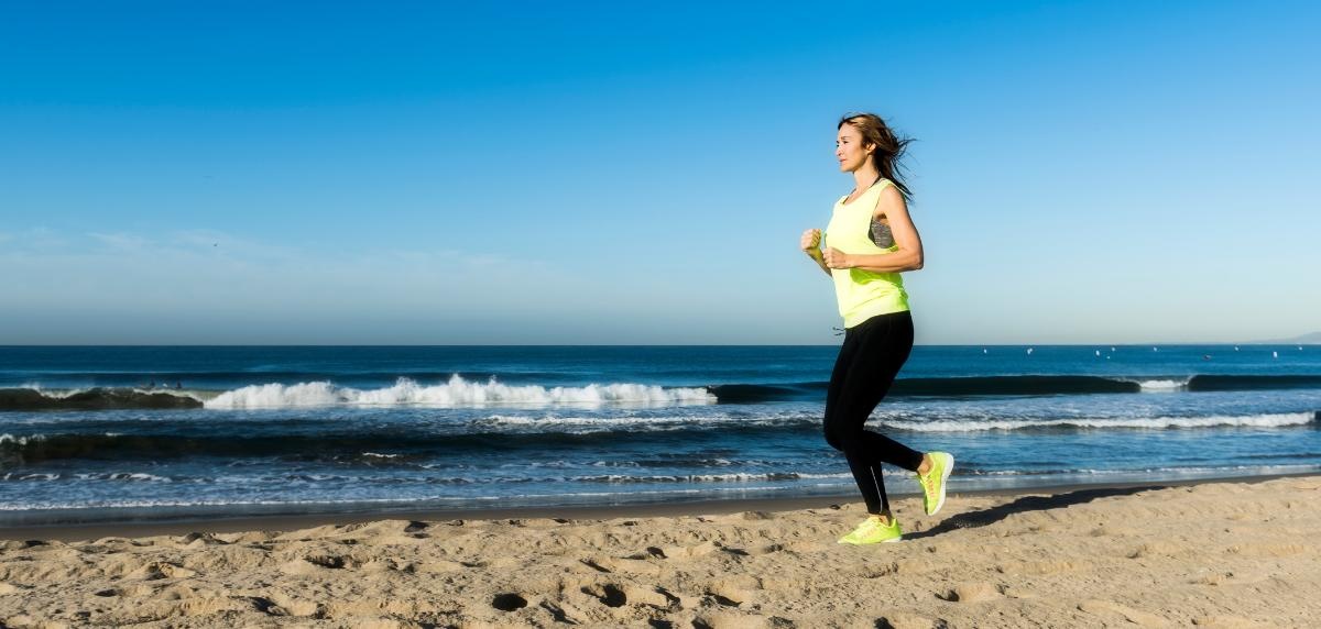 Running in the heat: Benefits, risks, and supplementation | Complete guide