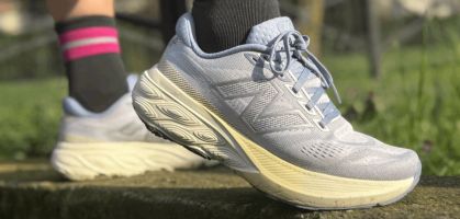 New Balance 880 v15 | Comfort, ammortizzazione e versatilità per i corridori di distanze medie-lunghe