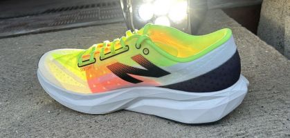 New Balance FuelCell Rebel v4: Evoluzione perfetta tra comfort e prestazioni per runner ambiziosi