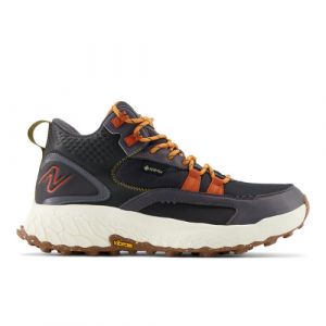 New Balance Donna Fresh Foam X Hierro Mid Gore-Tex® in Nero/Grigio/Rossa