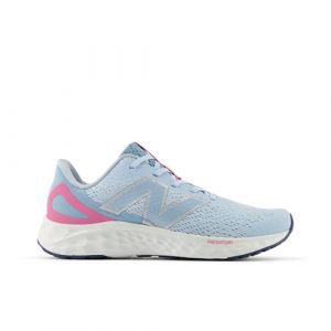 New Balance Bambino Fresh Foam Arishi v4 in Blu/Rosa