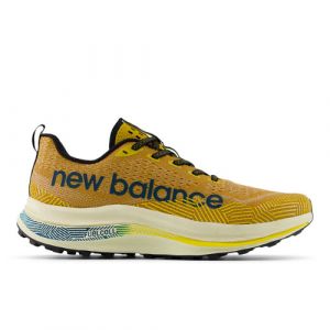 New Balance Uomo FuelCell SuperComp Trail in Marrone/Blu/Beige