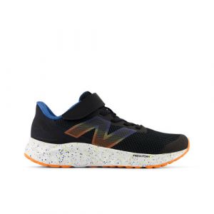 New Balance Bambino Fresh Foam Arishi v4 Bungee Lace with Top Strap in Nero/Blu/Arancia