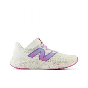 New Balance Bambino Fresh Foam Arishi v4 Bungee Lace with Top Strap in Bianca/Viola/Rosa