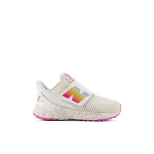 New Balance Bambino Fresh Foam Arishi v4 Hook and Loop in Bianca/Viola/Rosa