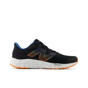 New Balance Bambino Fresh Foam Arishi v4 in Nero/Blu/Arancia