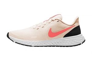 NIKE Wmns Revolution 5