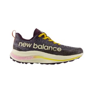 Scarpe New Balance FuelCell SuperComp Trail v1 grigio giallo AW24 da donna